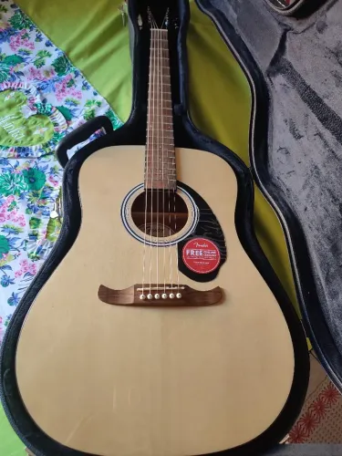 Vendo violão Fender modelo FA 125 NAT, acústico, sem captação elétrica.