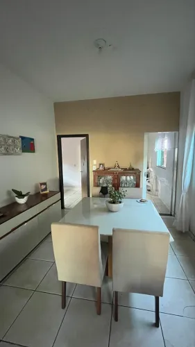 Excelente Casa Próxima ao Centro com Barracão nos Fundos!
