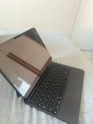 iPad Pro M5 256 GB (11 polegadas) + Magic Keyboard for iPad Pro 11-inch (M5)
