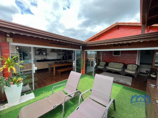 Chalé com 2 Quartos e 2 banheiros à Venda, 179,85 m² por R$ 650.000 Cód. ch2651