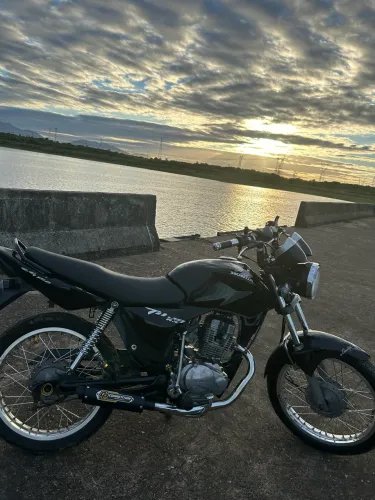 Vendo moto 150 titam único dono
