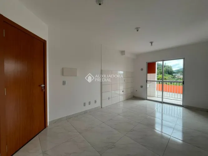 Apartamento com 45m², 2 quartos, sala de jantar, sala de estar e cozinha integradas locali