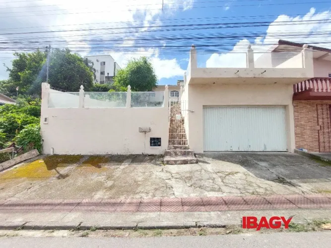 Excelente Casa 3 dormitório(s) em Jardim Janaína - Biguaçu