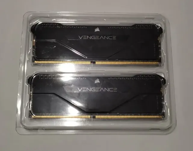 Corsair Vengeance RGB Pro 16 GB (2×8) DDR4 3600 MHz - Excelente Estado