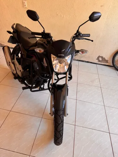 Moto Titan 160 preta