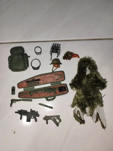 Lote de armas e acessórios para action figures 