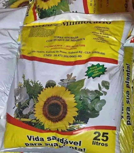 Terra adubada pronta pra plantar 