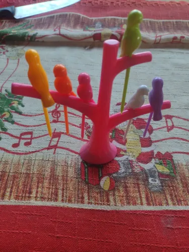 Conjunto de palitos aperitivo moderno e muito colorido. Em formato de árvore da marca balv