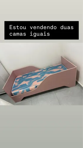 Vendo duas camas iguais já com colchão 