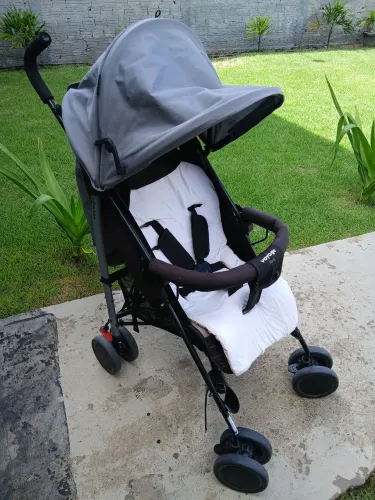 Vendo carrinho de passeio bebê 