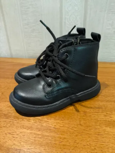 Botinha infantil preta Riachuelo Tam 25