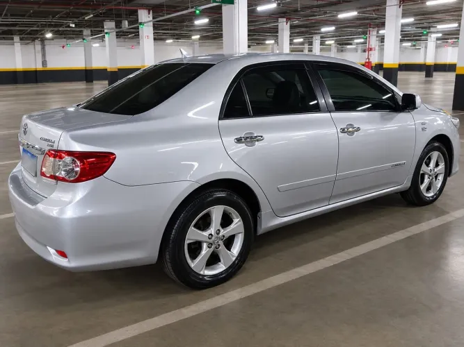 Toyota Corolla GLI 1.8 Flex 16V Mec. 2012