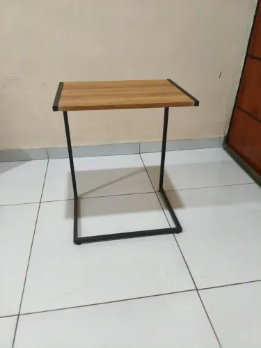 Mesinha Lateral / Apoio para Sofá Estilo Industrial