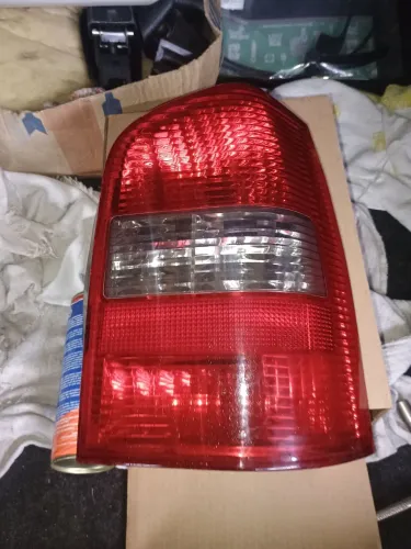 Lanterna traseira da Parati g3 ano 99