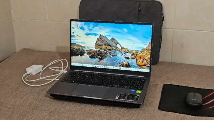 Samsung Galaxy Book4 Intel Core 5 120U/ 16GB RAM / SSD 512GB / MX570 + Mouse Pebble 2