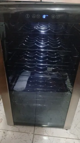 Adega semi nova