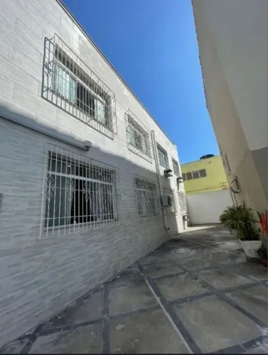 Vendo apartamento térreo, no centro, com 2 quartos.