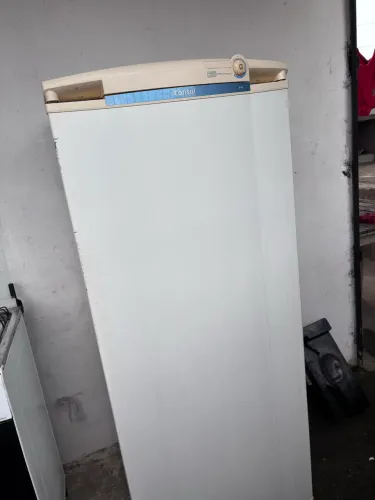 Vendo Geladeira e Fogão usados , funcionando tudo. 