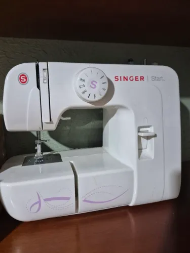 Vendo máquina de costura Singer Start 