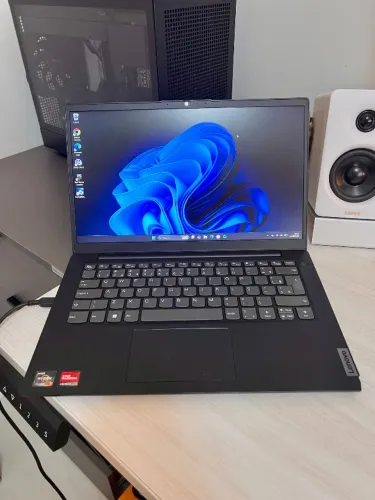 Lenovo V14 Ryzen 7 5825u + 12gb 3200mhz + 256 SSD Windows 11 - Observações