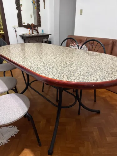 Mesa  ferro com 6 cadeiras carrearo