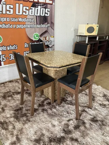 Mesa mármore 4 cadeiras mesa ótima ( entrego)
