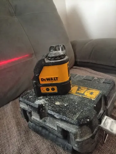 Nível Dewalt vermelho