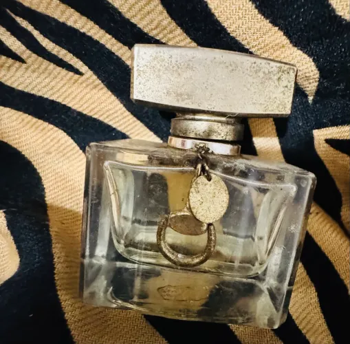 Perfumes originais usados pouco
