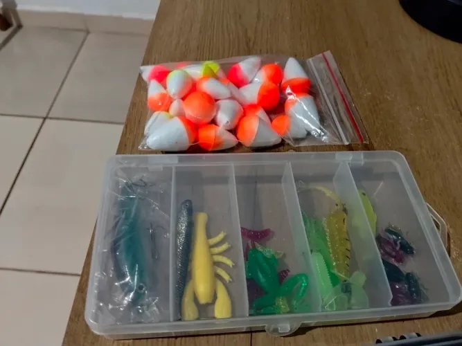 Vara de pesca com molinete 