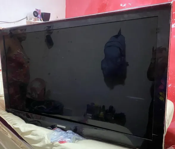Tv para concerto ou retirada de peças