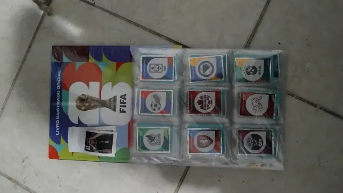 Album da copa do mundo 2026 capa dura novo com 980 figurinhas para colar + 14 da coca cola