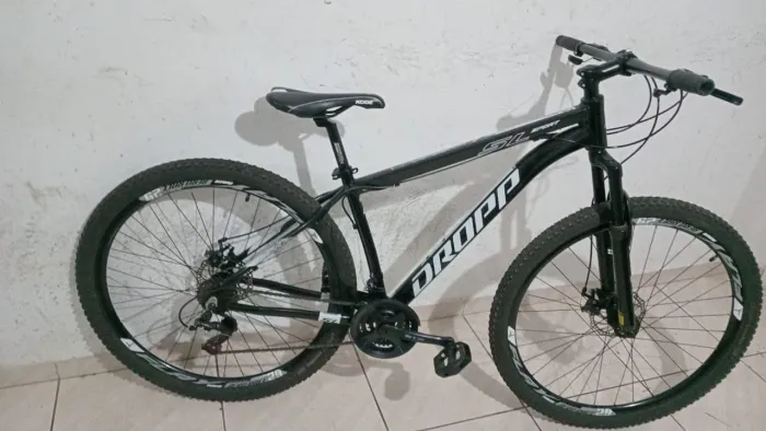 Bicicleta em alumínio aro 29 impecável mesmo posso levar com taxa