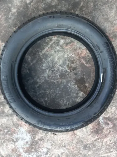 Pneu para aro 17 Bridgestone novo conservado.