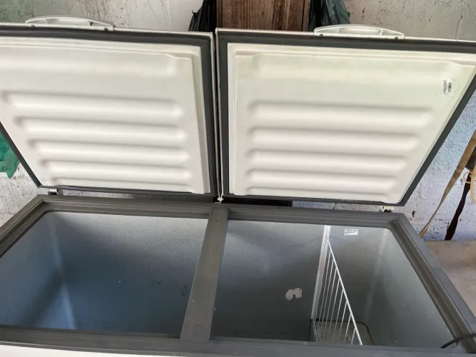 Freezer Horizontal 2 Tampas Aproximadamente 500 Litros - Funcionando