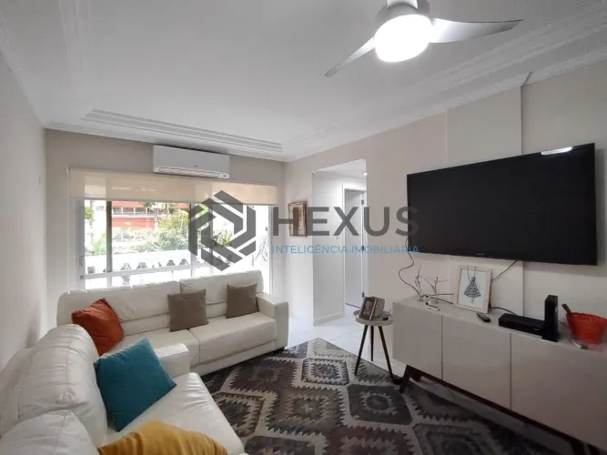 Apartamento mobiliado com varanda na Praia da Enseada, Guaruja