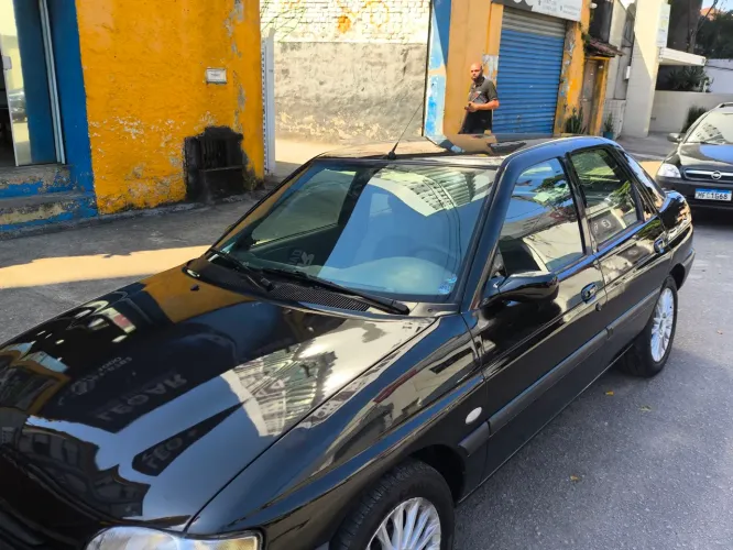 Ford Escort GL 1.8i 16V 4P 1997