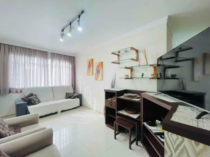 Apartamento Reformado, 4 Quartos, Suite, Quadra do mar a venda na Pitangueiras no Guarujá 