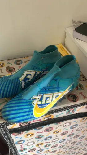 Chuteira Mbappe 42 tamanho 