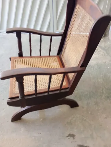 Cadeira de balanço antiga 