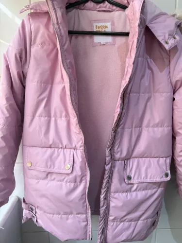 Parka infantil rosa com gorro de pelo