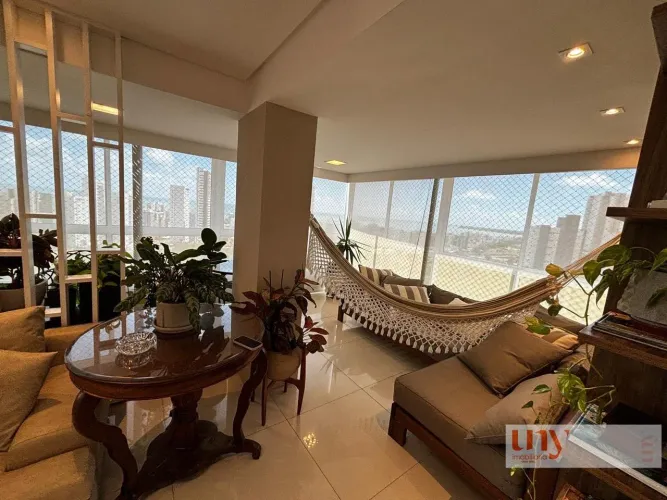 Apartamento com 230 m² e 4 suítes no Miramar