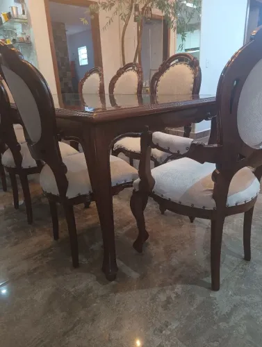 Mesa com 8 cadeiras 