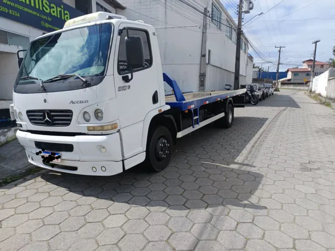 Caminhão guincho 915