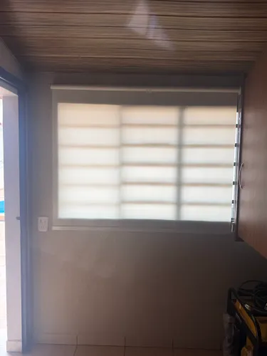 Vende se uma persiana rolo tela solar de 5% 