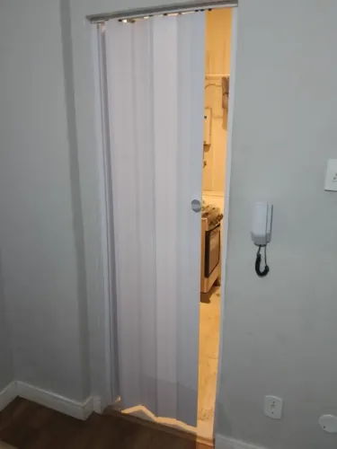 Portas sanfonadas branca 70cm e 60cm