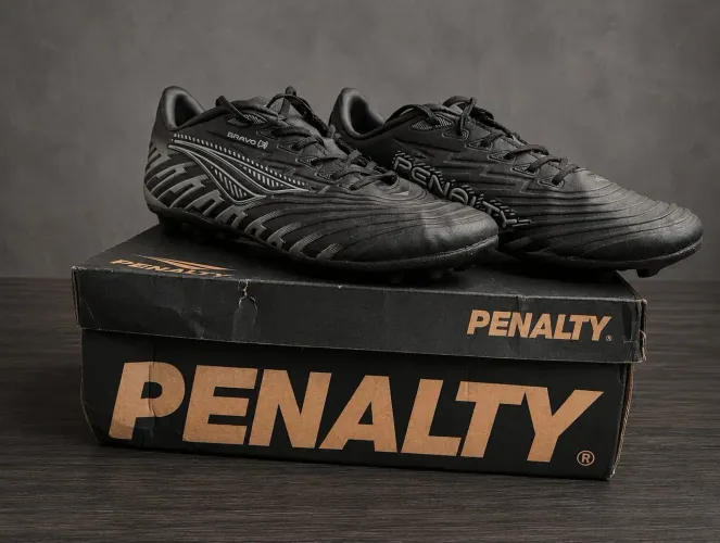 Chuteira Penalty bravo