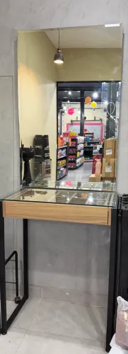 Vende kit móvel pra salão mesa e espelho
