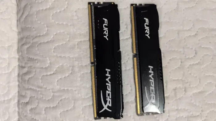 Vende se memórias RAM Fury hyperx 2x 8gb