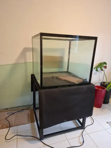 Aquario 80x80x70 com base metalon 448 Litros