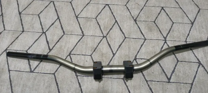 Vendo guidão esportivo em alumínio